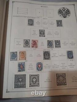 Collection de timbres du monde fantastique dans l'album international Scott 1943. Regardez de près