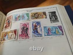 Collection merveilleuse de timbres du monde entier dans l'album de luxe HEHarris Statesman parfait